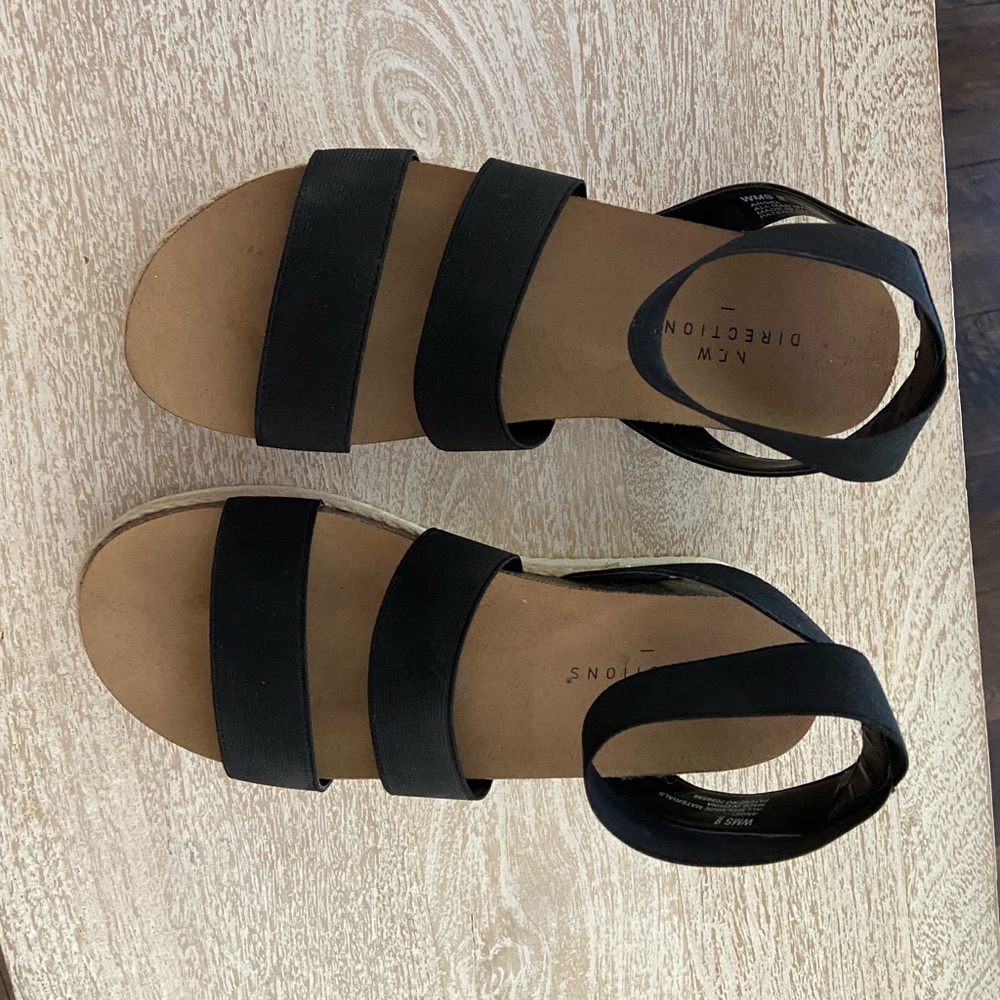 New Directions Women’s size 9 wedge sandals